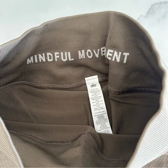 Alo Yoga Seamless Ribbed Favorite Short - 5” - Olive Tree - Size S - Picture 6 of 9